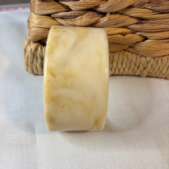 Set of 2 Acrylic Bracelets Square & Round Neutral Tone Boho Jewelry - Picture 5 of 7